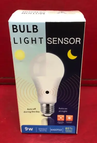 Ampolleta LED con Sensor de Luz 9W - miniatura 1