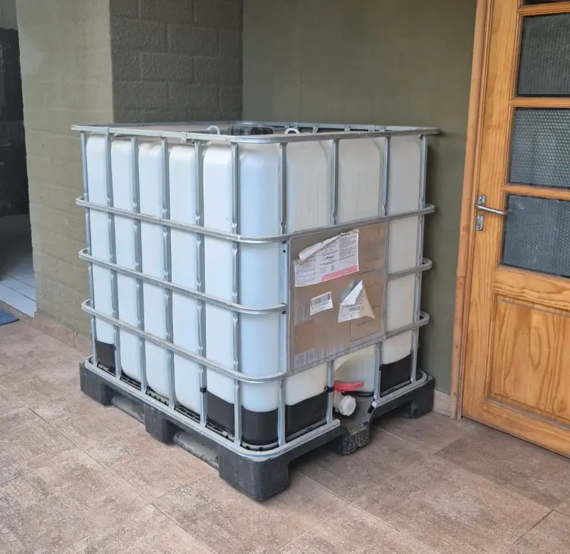 Contenedor IBC de 1000 litros con palet