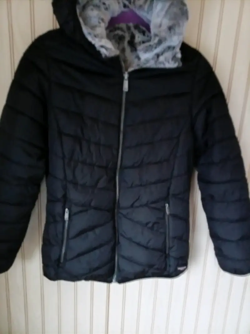 Chaqueta acolchada negra con forro de piel sintética - 2