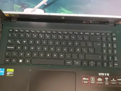 Laptop Gaming Acer Nitro 15 con Intel Core i5 y NVIDIA RTX - miniatura 2