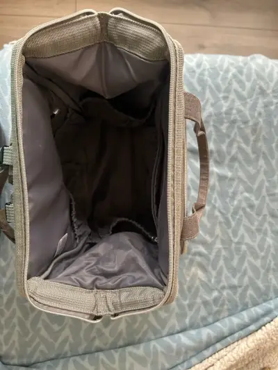 Mochila pañalera Infanti gris con múltiples compartimentos - miniatura 4