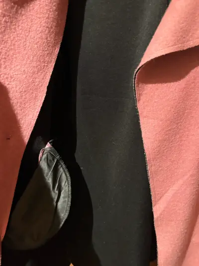 Abrigo rosa para mujer con botones - miniatura 2