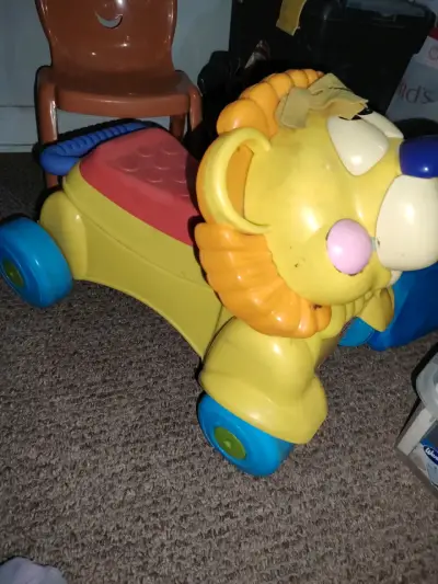 Andador infantil león Fisher-Price colorido - miniatura 2