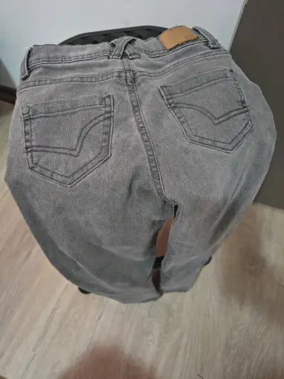 Jeans grises para hombre en buen estado - miniatura 2