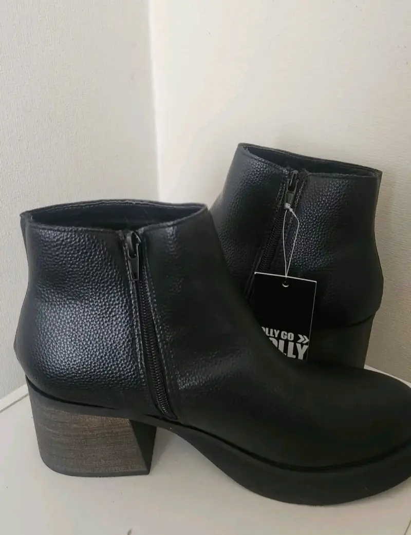 Botines de cuero negro con tacón ancho - 2