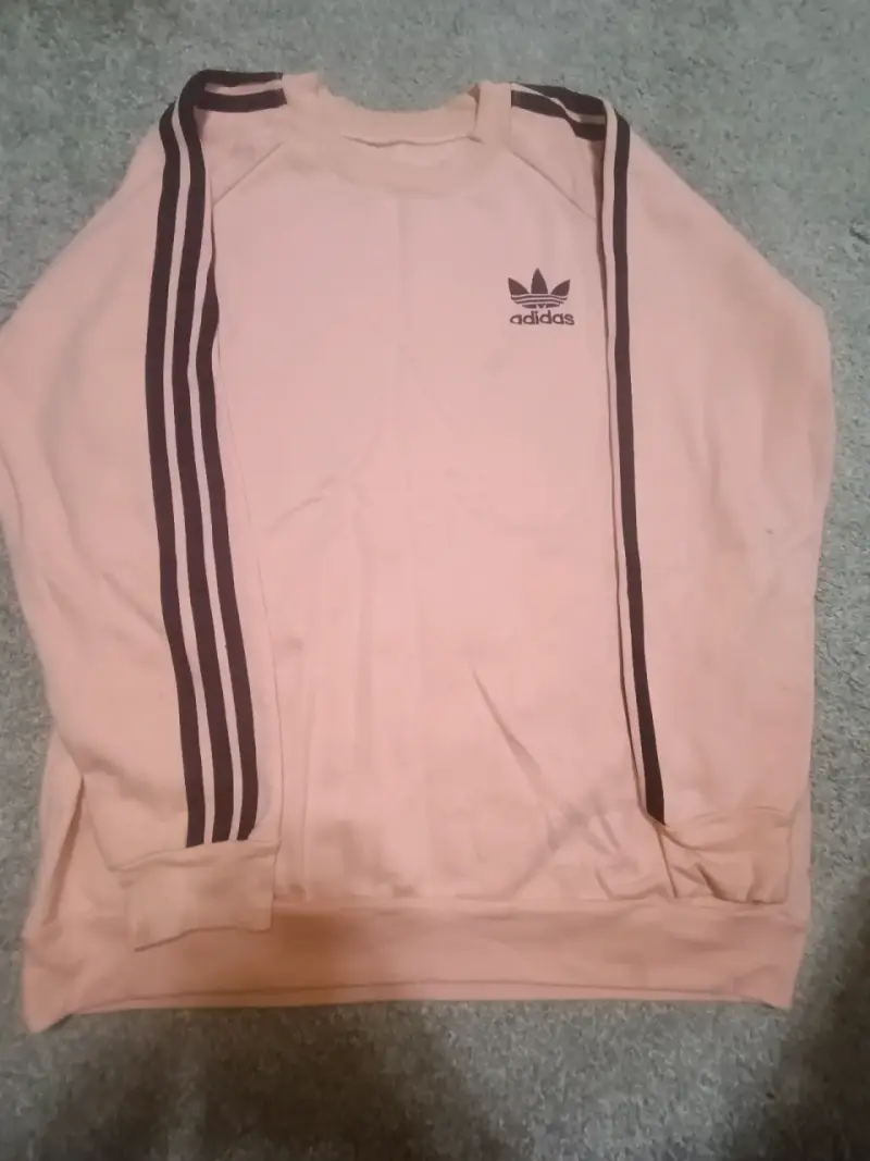 Polerón Adidas rosa con franjas negras