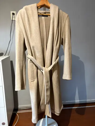Abrigo largo beige con capucha Zara - miniatura 1