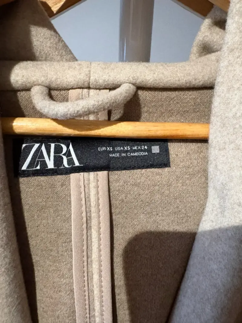 Abrigo largo beige con capucha Zara - 2