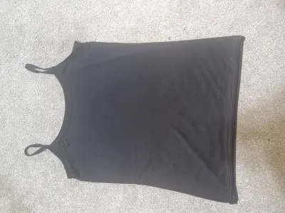 Polera sin mangas negra para mujer - miniatura 2
