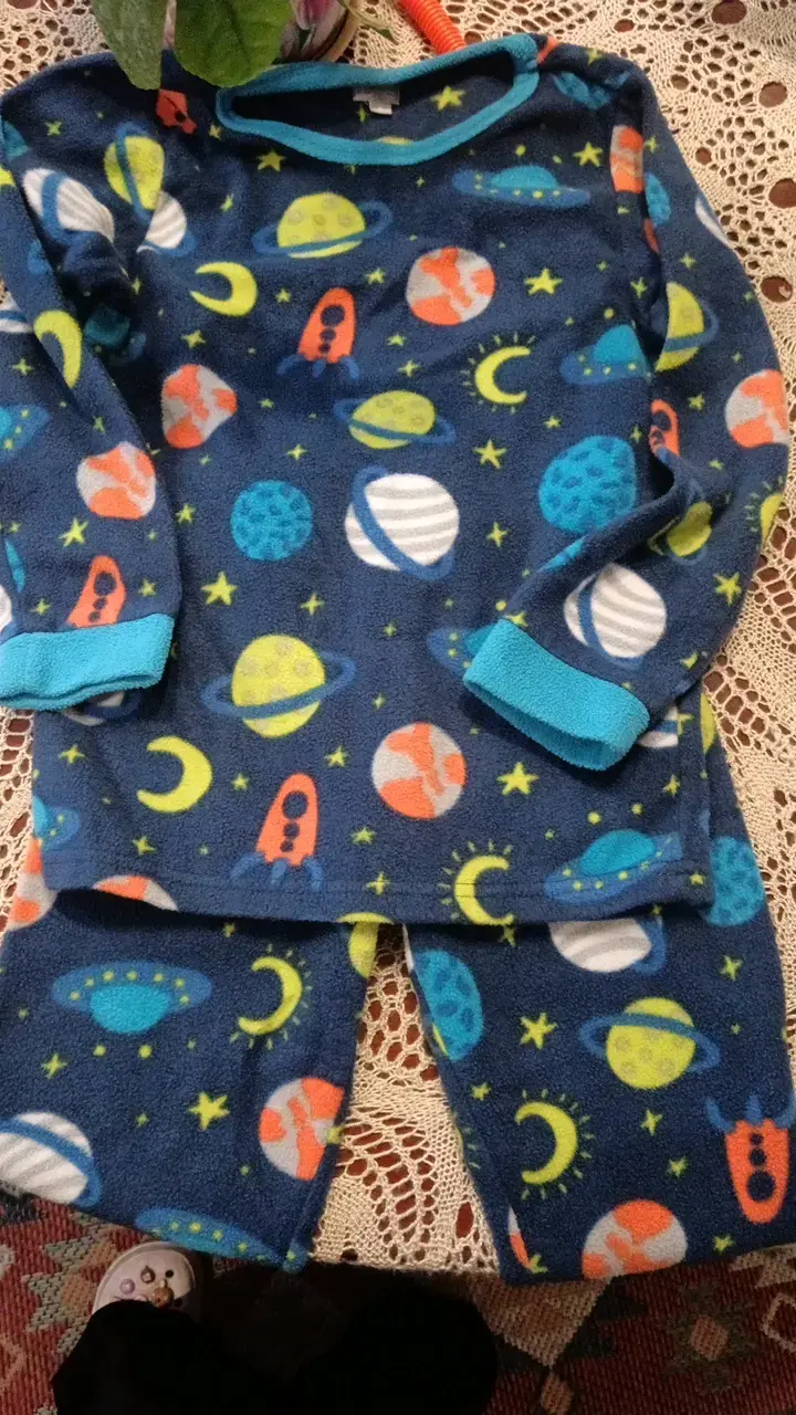 Pijama infantil polar con diseño espacial - 2