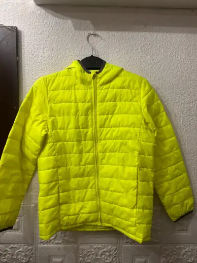 Chaqueta amarilla  GAP con capucha - miniatura 1