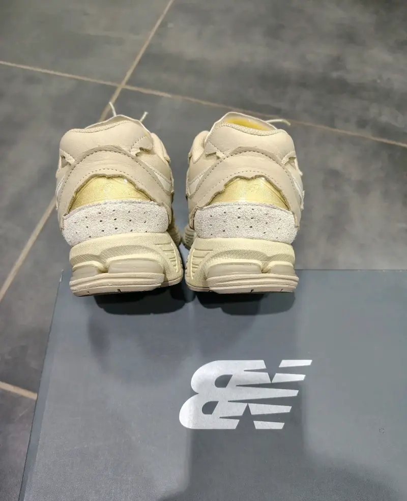 Zapatillas deportivas New Balance 2002R beige - 6