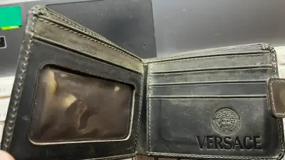 Billetera de cuero Versace negra con logo - miniatura 2