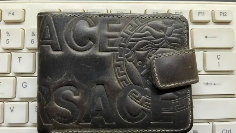 Billetera de cuero Versace negra con logo - 3