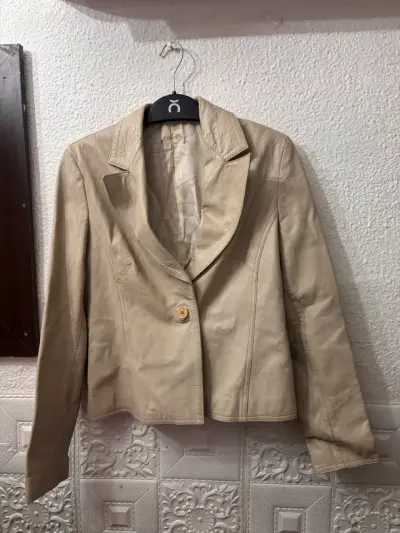 Chaqueta de cuero beige para mujer - miniatura 1