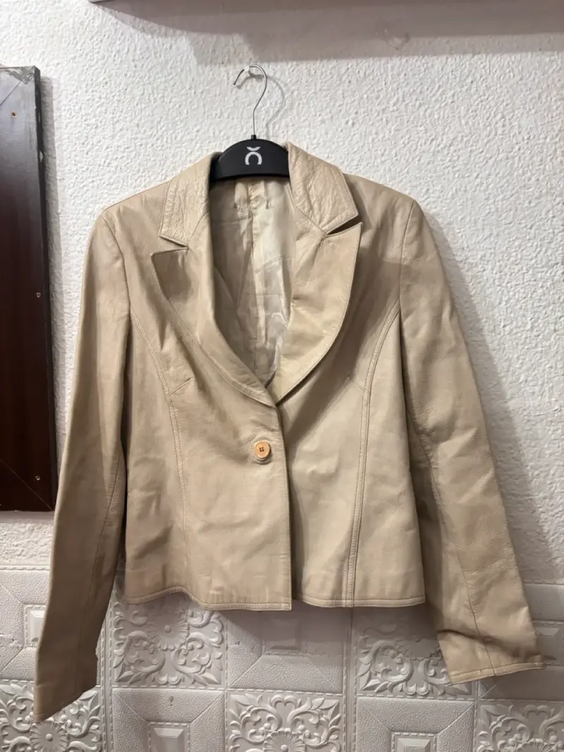 Chaqueta de cuero beige para mujer - 2