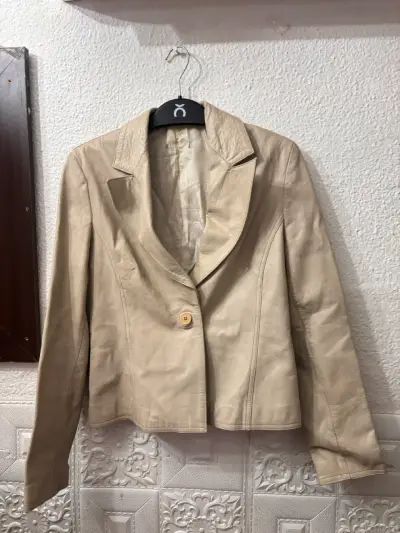 Chaqueta de cuero beige para mujer - miniatura 2