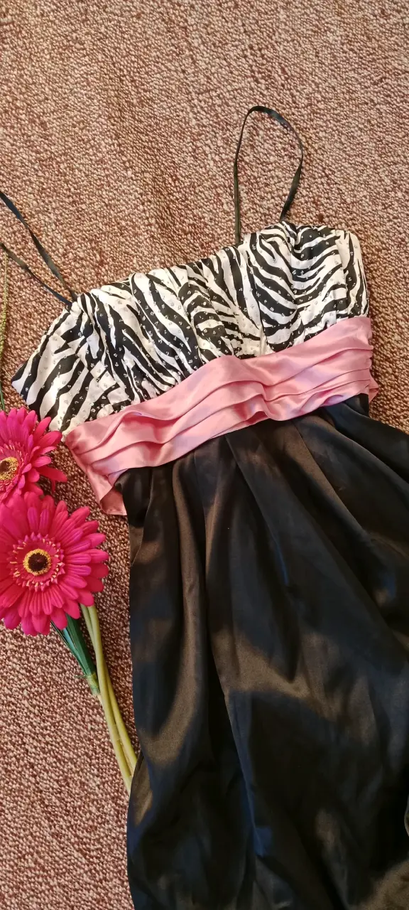Vestido corto con estampado animal y detalles rosados - 2