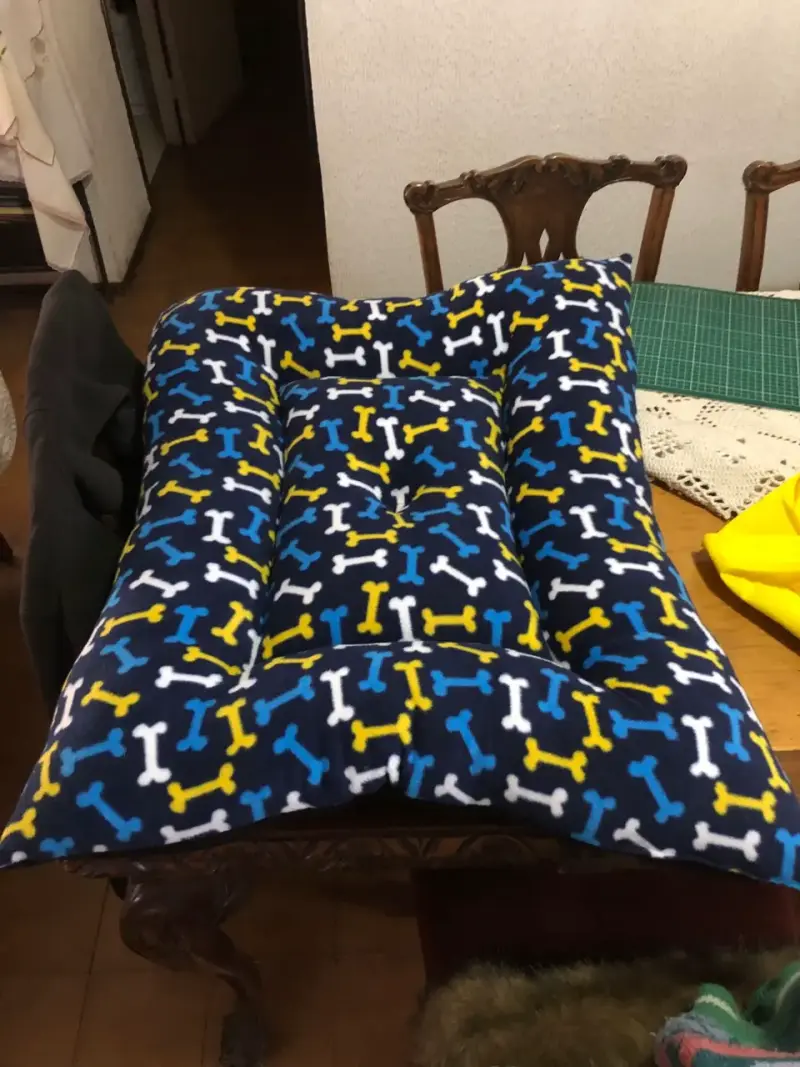 Cama para perro con diseño de huesos - 1