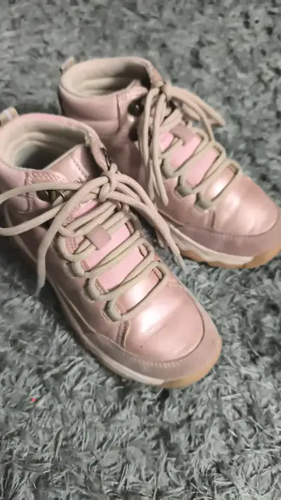 Botines rosados para niña con cordones - miniatura 1