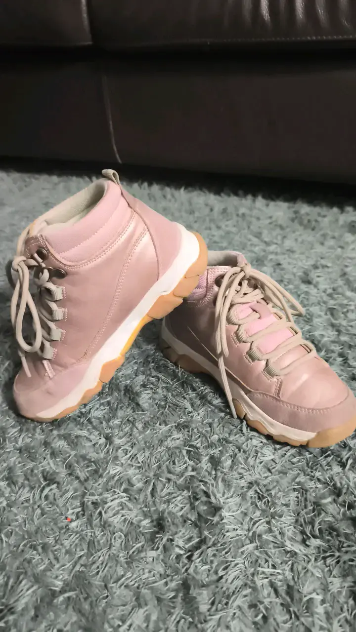 Botines rosados para niña con cordones - 2