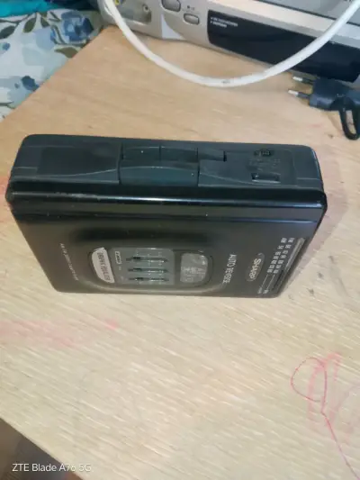 Reproductor de casetes Sharp con auto reverse - miniatura 2