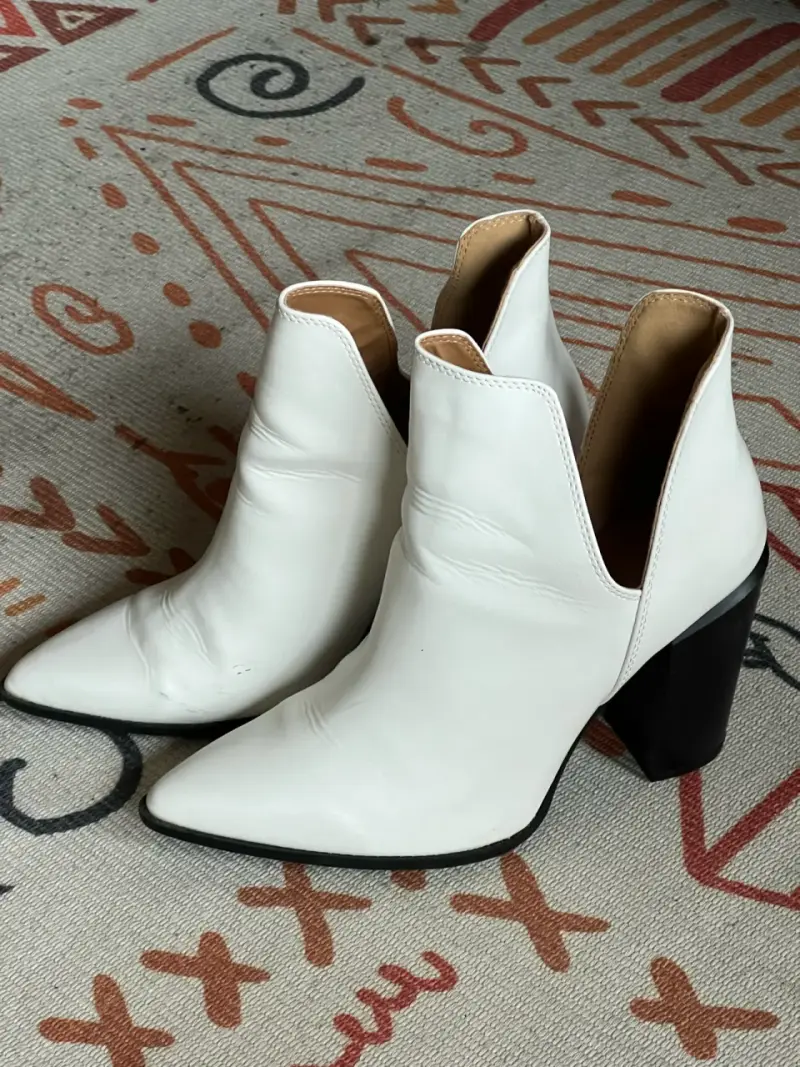 Botines de cuero blanco con tacón alto