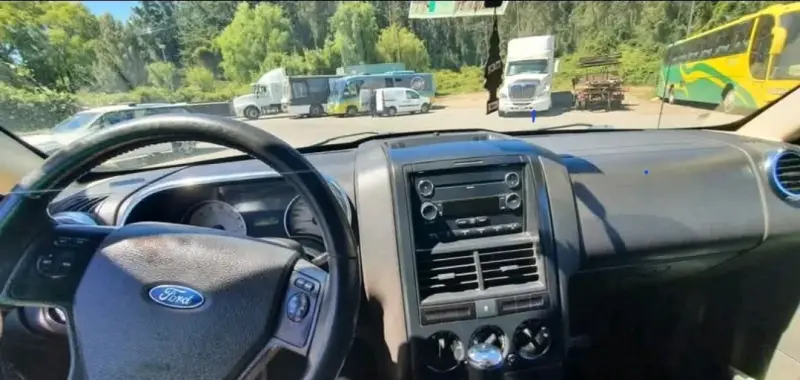 Camioneta Ford Explorer 4.0 en buen estado - 1
