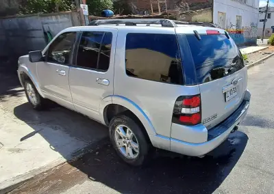 Camioneta Ford Explorer 4.0 en buen estado - miniatura 2