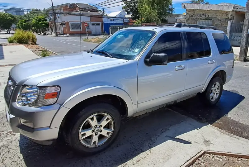 Camioneta Ford Explorer 4.0 en buen estado - 3