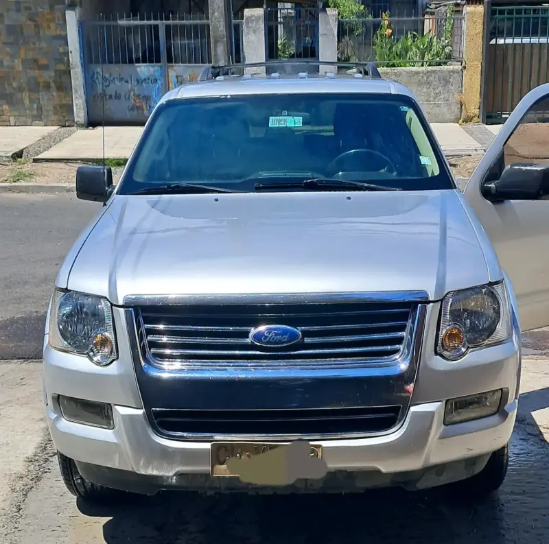 Camioneta Ford Explorer 4.0 en buen estado - 4