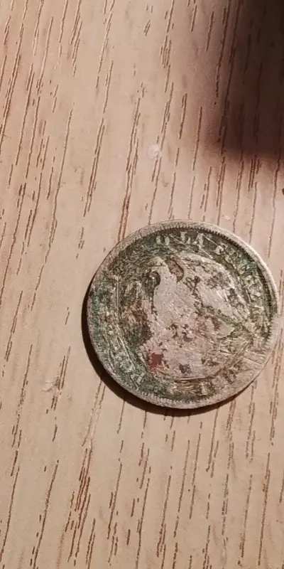 Moneda antigua coleccionable desgastada - miniatura 1