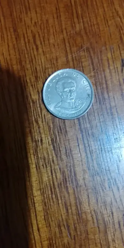 Moneda chilena de 100 pesos 2010 - miniatura 1