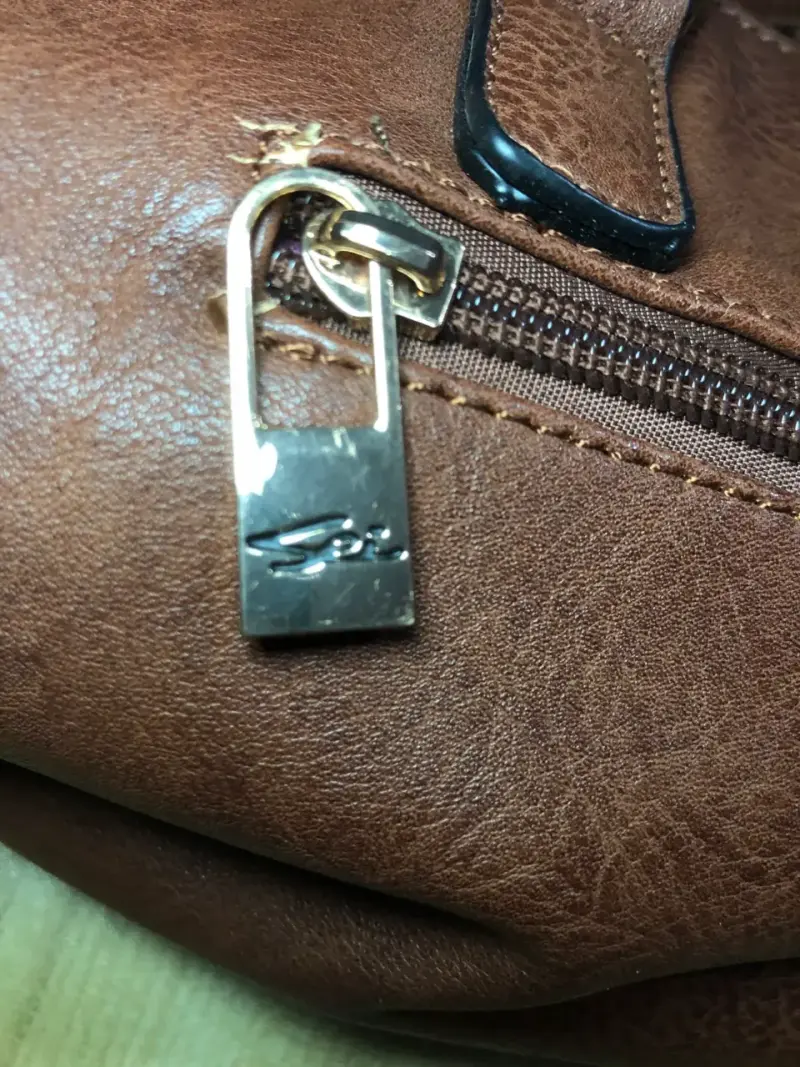 Bolso de cuero marrón con detalles azul Sei - 5