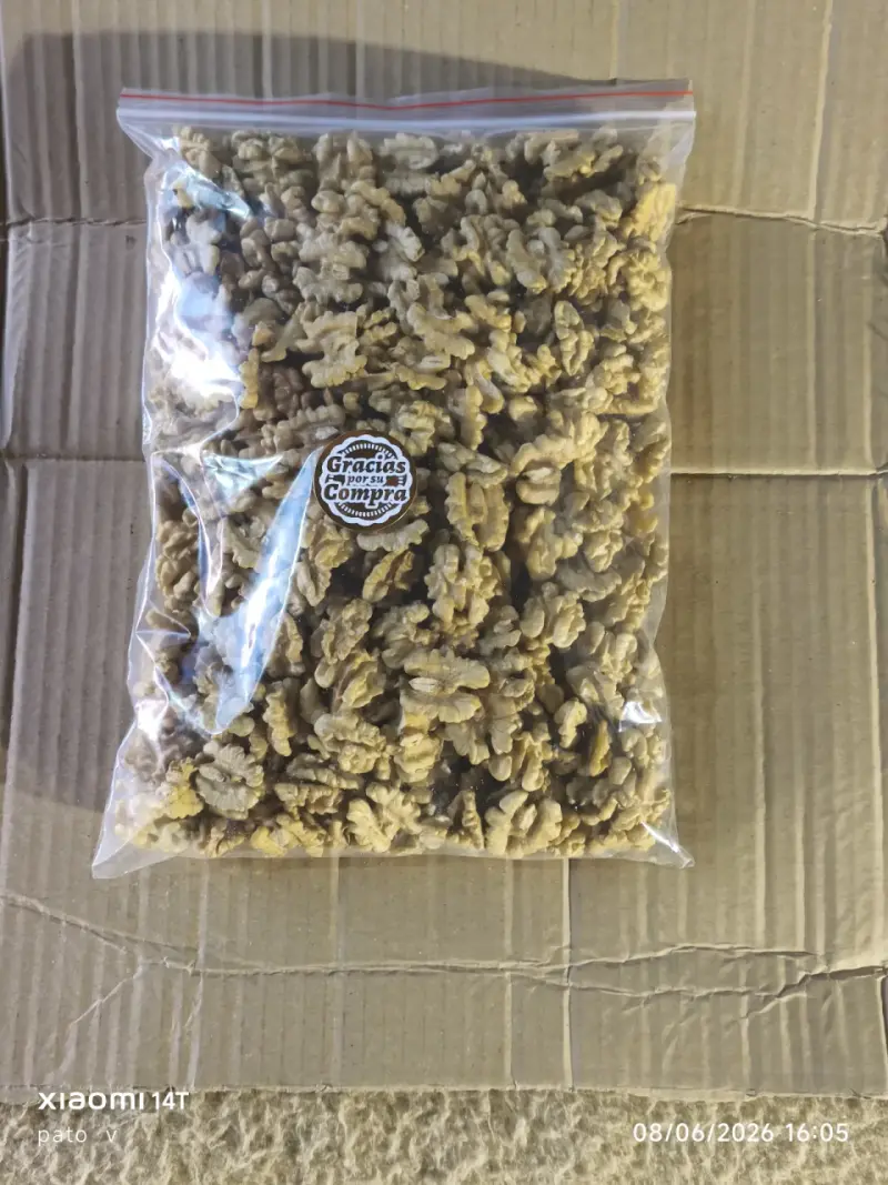 Bolsa de kilo de nueces peladas frescas del año