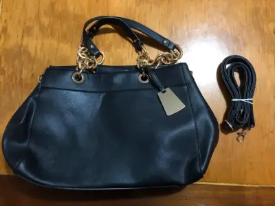 Cartera de cuero negra con cadena dorada Aldo - miniatura 1