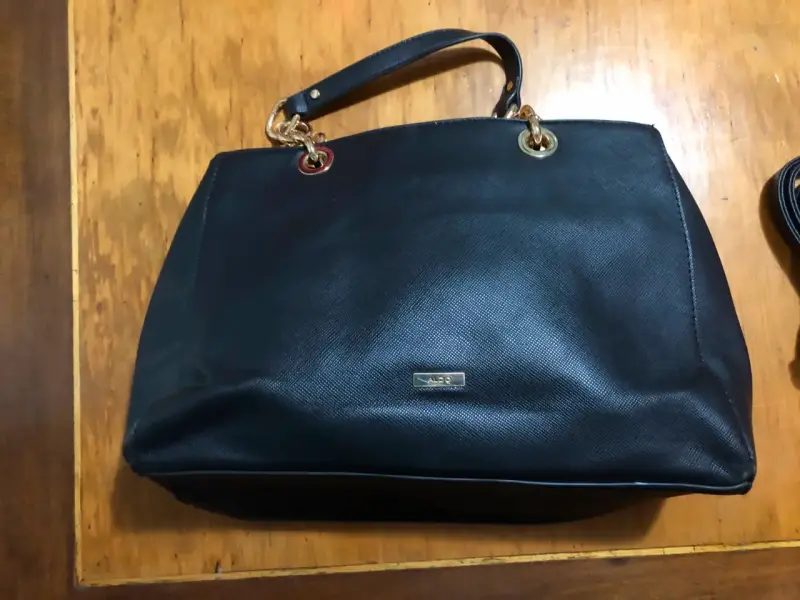 Cartera de cuero negra con cadena dorada Aldo - 2