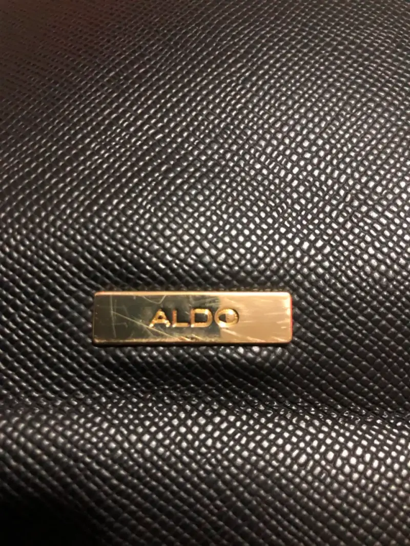 Cartera de cuero negra con cadena dorada Aldo - 3
