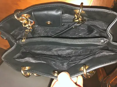 Cartera de cuero negra con cadena dorada Aldo - miniatura 4
