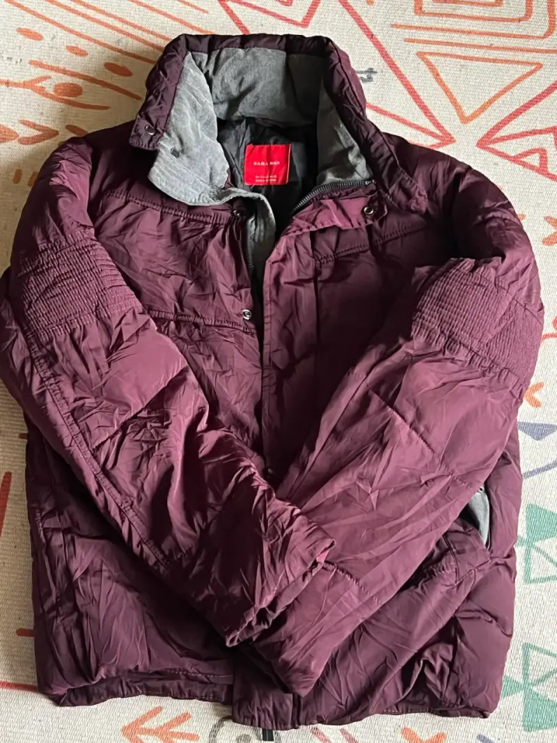 Chaqueta acolchada burdeo Zara
