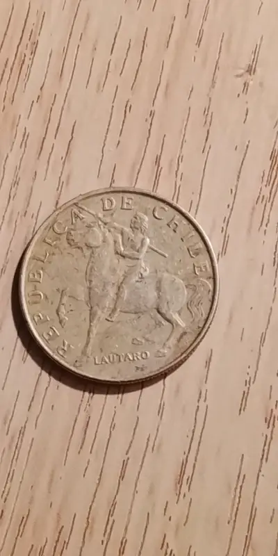 Moneda chilena de 100 pesos con Lautaro - miniatura 1