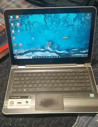 Laptop HP Pavilion x360 convertible en buen estado - miniatura 3