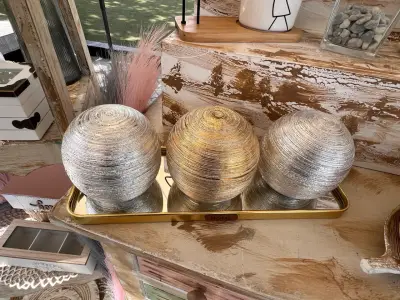 Esferas decorativas metálicas plateadas y dorada - miniatura 3