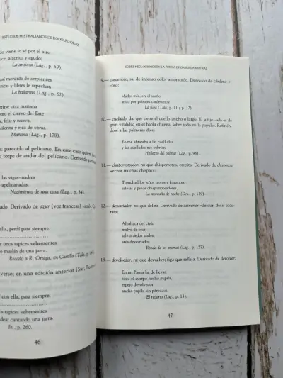 Libro 'Estudios Mistralianos de Rodolfo Oroz' - miniatura 5