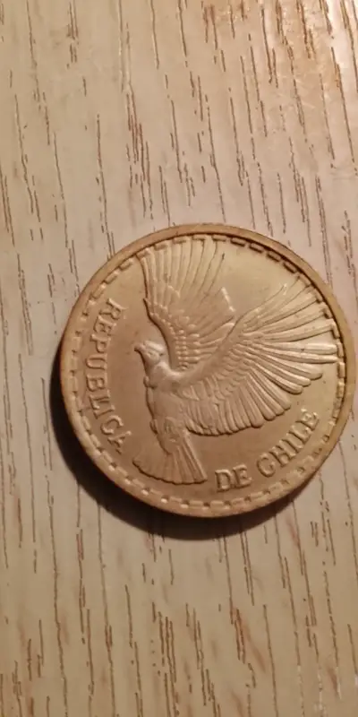 Moneda antigua de Chile con cóndor - miniatura 1