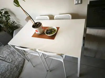 Juego de comedor blanco con mesa y sillas - miniatura 4