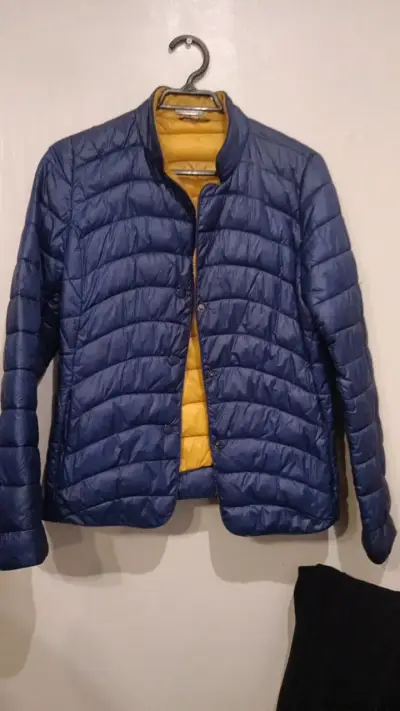 Chaqueta acolchada azul y amarilla - miniatura 1