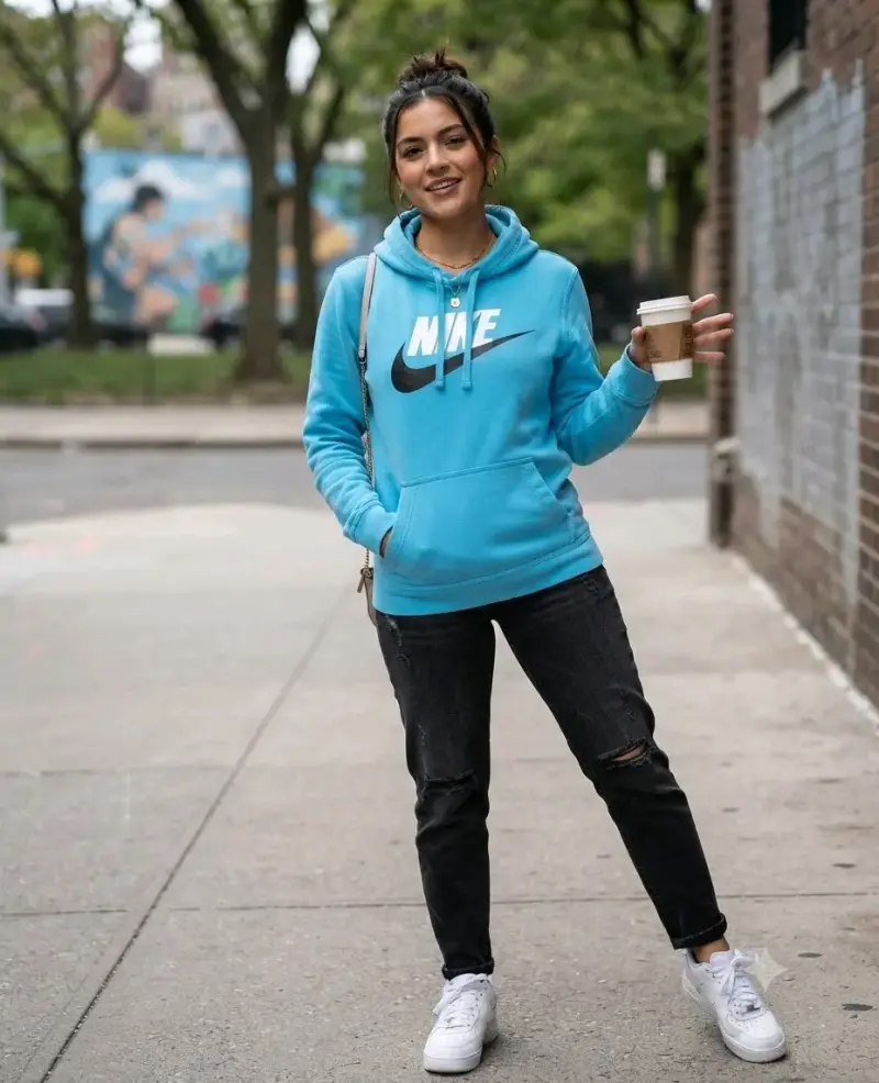 Polerón azul Nike con capucha para mujer - 1