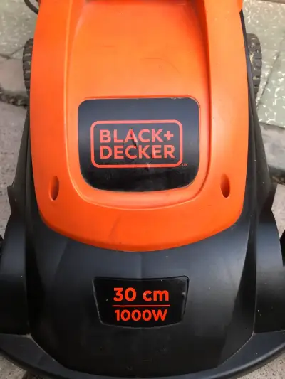 Cortacésped Eléctrico Black+Decker 1000W 30cm - miniatura 2