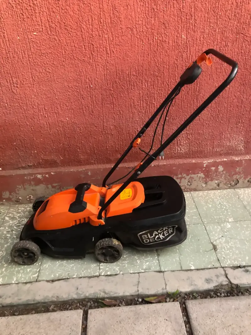 Cortacésped Eléctrico Black+Decker 1000W 30cm - 4